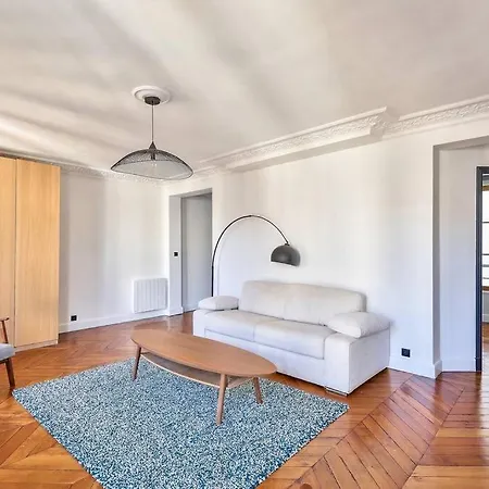 Stylish Flat In The Center Of Daire