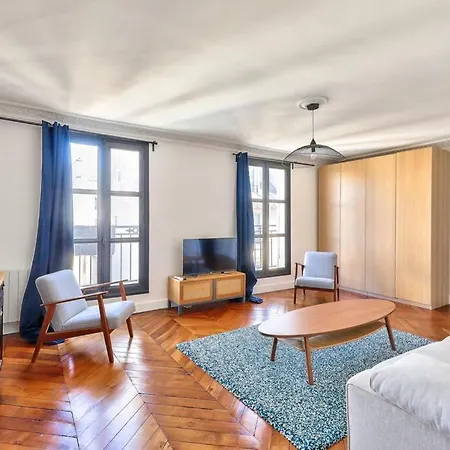 Stylish Flat In The Center Of Paris