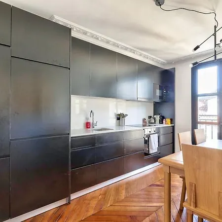 Stylish Flat In The Center Of *